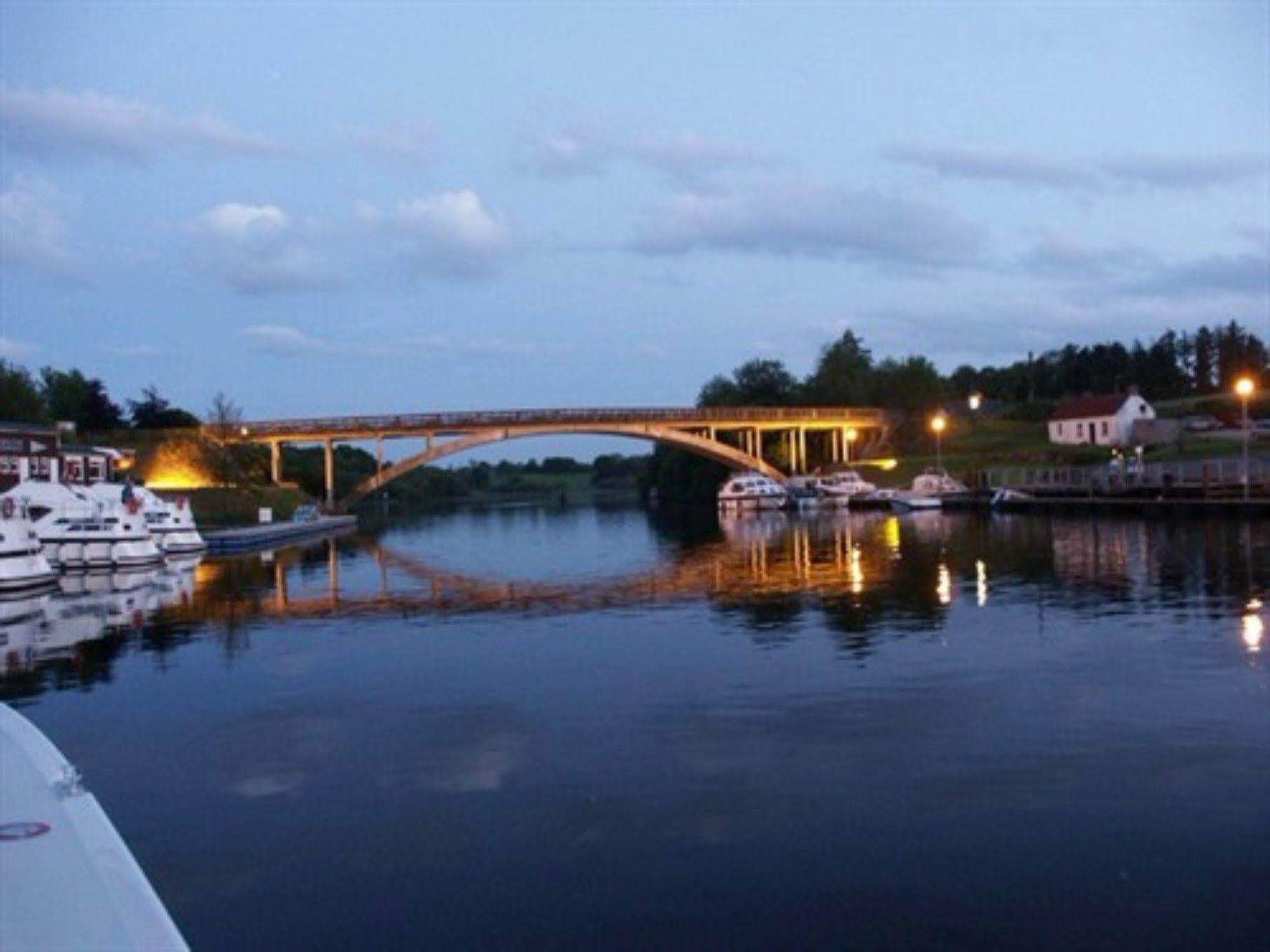 Carrybridge Lakeside Lodge Енискилен Екстериор снимка